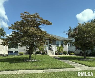 /international/us/711-w-poplar-street-taylorville-il-110110357502/