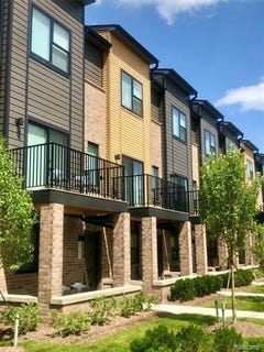 /international/us/23606-parkview-lane-farmington-mi-110107568014/