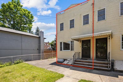 /international/us/6114-56th-drive-maspeth-ny-110108471131/