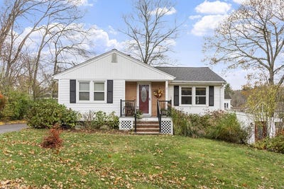 /international/us/26-long-lake-rd-littleton-ma-110107994079/
