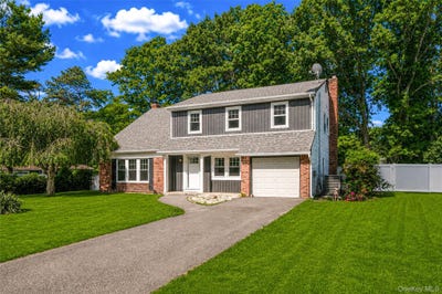 /international/us/4-summercress-lane-coram-ny-110108437751/