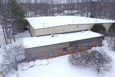 /international/us/343-hughes-drive-traverse-city-mi-110106127296/