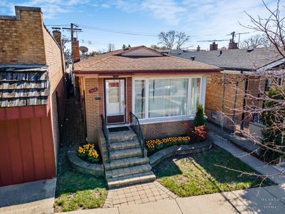 /international/us/7615-w-addison-street-chicago-il-110107284958/