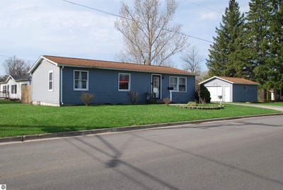 /international/us/104-hall-street-west-branch-mi-110107535949/