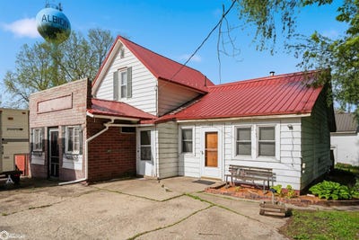 /international/us/100-n-main-street-albion-ia-110107629973/