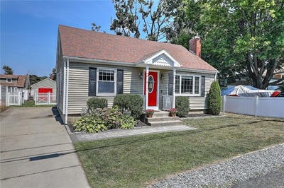 /international/us/9-norman-street-cumberland-ri-110101138665/