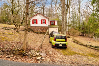 /international/us/9-eagle-trail-wurtsboro-ny-110098779421/