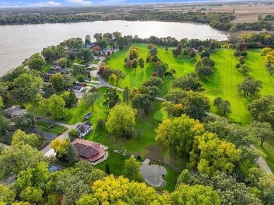 /international/us/24026-oakwood-lane-kansasville-wi-110120559610/