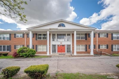 /international/us/25301-five-mile-redford-twp-mi-110109111457/