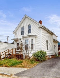 /international/us/8-howe-street-lewiston-me-110108191237/