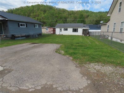 /international/us/307-w-1st-street-madison-wv-110107501330/