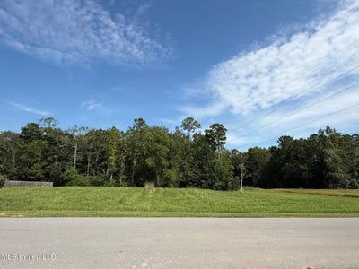 /international/us/riverwalk-circle-lot-50-biloxi-ms-110101935386/