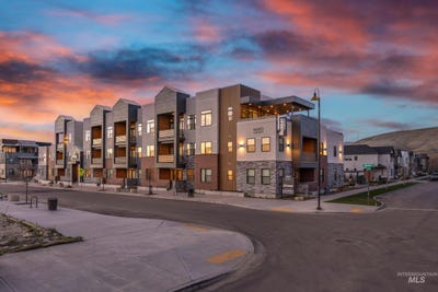 /international/us/4430-e-haystack-st-boise-id-110108169004/