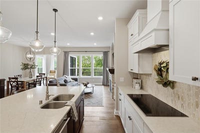 /international/us/16383-glory-lane-eden-prairie-mn-110108078015/