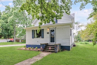 /international/us/408-n-henson-road-villa-grove-il-110101090042/