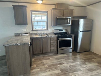 /international/us/3521-kings-point-terrace-lansing-mi-110108655931/