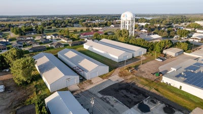 /international/us/18-th-street-spirit-lake-ia-110102142546/