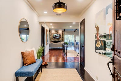 /international/us/402-seawind-st-lakeway-tx-110100682518/