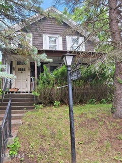 /international/us/3-billings-avenue-troy-ny-110109117100/