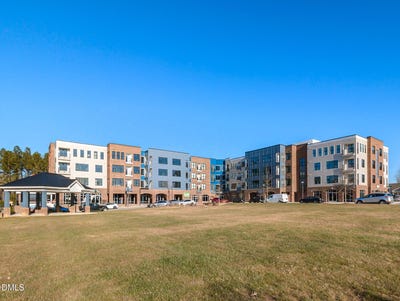 /international/us/2425-gathering-square-court-fuquay-varina-nc-110106982626/