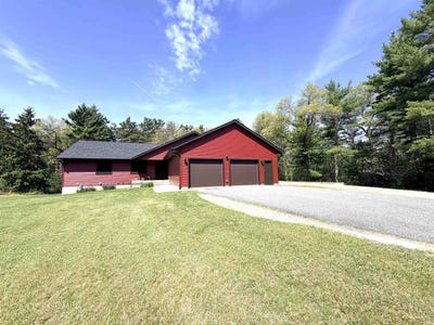 /international/us/18068-fireworks-avenue-tomah-wi-110108223571/