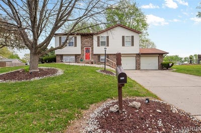 /international/us/400-saint-rose-drive-godfrey-il-110107352579/