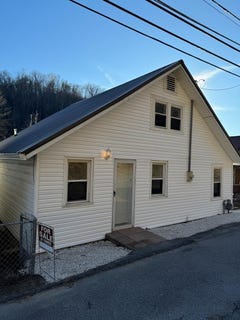 /international/us/462-e-main-inez-ky-110100881187/