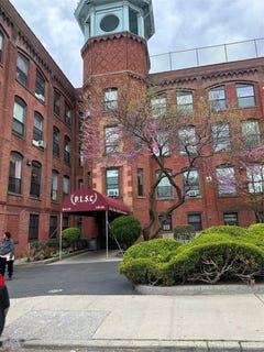 /international/us/8410-101-street-richmond-hill-ny-110107694149/