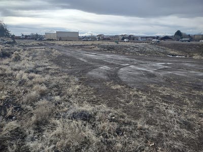 /international/us/3-27-acres-s-hwy-97-redmond-or-110106035160/