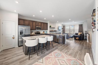 /international/us/2317-mckenney-way-north-saint-paul-mn-110108411163/