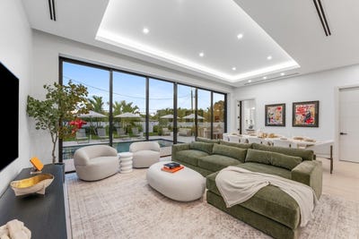 /international/us/220-s-swinton-avenue-delray-beach-fl-110106761955/