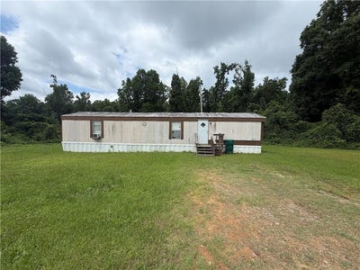 /international/us/1576-panther-parkway-smiths-station-al-110108535570/