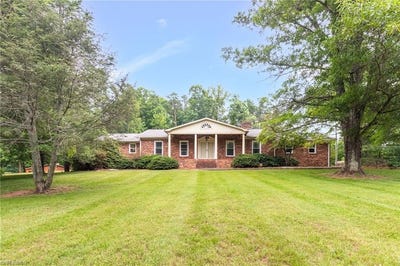 /international/us/706-whitaker-chapel-road-pilot-mountain-nc-110108710344/