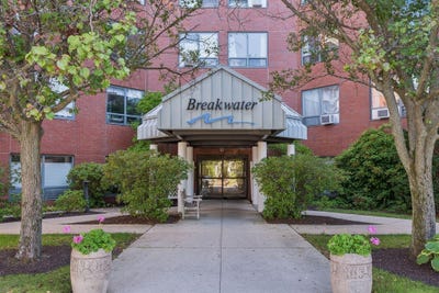 /international/us/148-breakwater-drive-south-portland-me-110110366524/