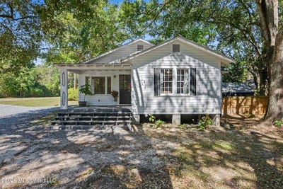 /international/us/15264-hudson-krohn-road-biloxi-ms-110120691998/