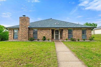 /international/us/1132-trinity-drive-benbrook-tx-110107279334/