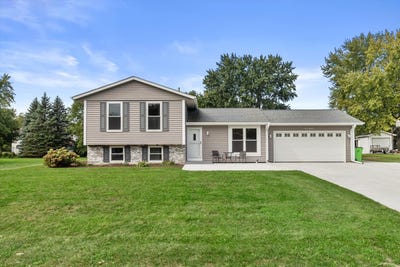 /international/us/w208s10489-karen-ct-n-muskego-wi-110110343188/