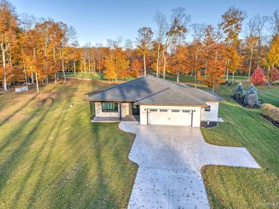 /international/us/1522-n-country-club-drive-manistique-mi-110105271264/