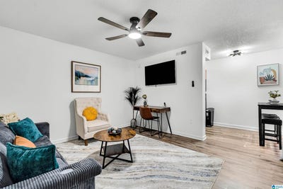 /international/us/2990-rhodes-circle-birmingham-al-110105312569/