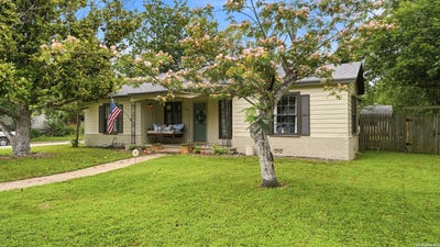 /international/us/1031-e-walnut-seguin-tx-110108380777/