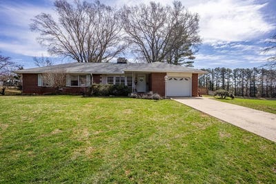 /international/us/126-maple-street-appomattox-va-110106532003/