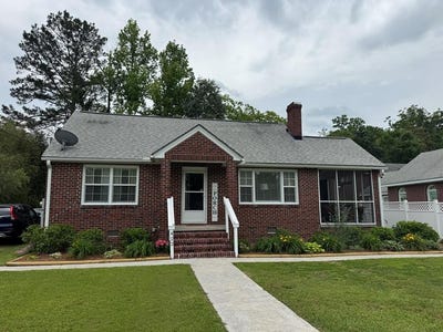/international/us/422-e-savannah-st-calhoun-falls-sc-110108195249/