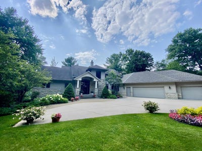 /international/us/3903-nebel-street-stevens-point-wi-110108437625/