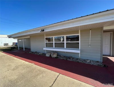 /international/us/106-s-chestnut-street-richland-mo-110103433709/