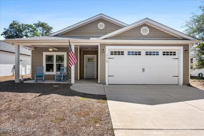/international/us/116-ne-35th-street-oak-island-nc-110107733720/