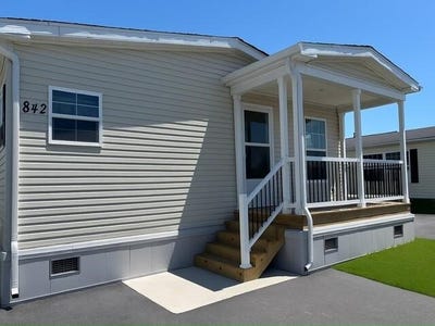 /international/us/842-birchwood-dr-lockport-ny-110100373428/