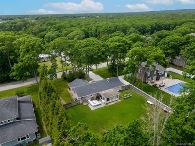 /international/us/27-canvasback-lane-east-quogue-ny-110107805402/