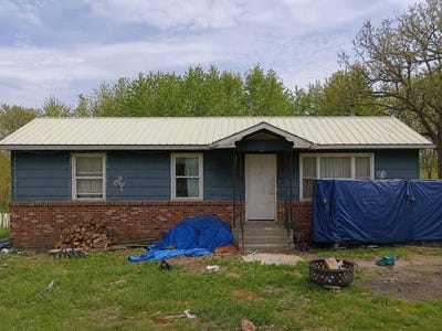 /international/us/12404-st-highway-c-norwood-mo-110107933497/