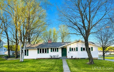 /international/us/255-s-rose-street-ishpeming-mi-110107805782/