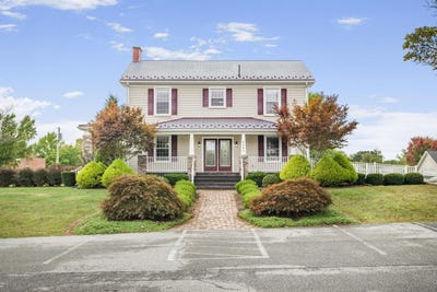 /international/us/6245-university-park-dr-radford-va-110094995397/